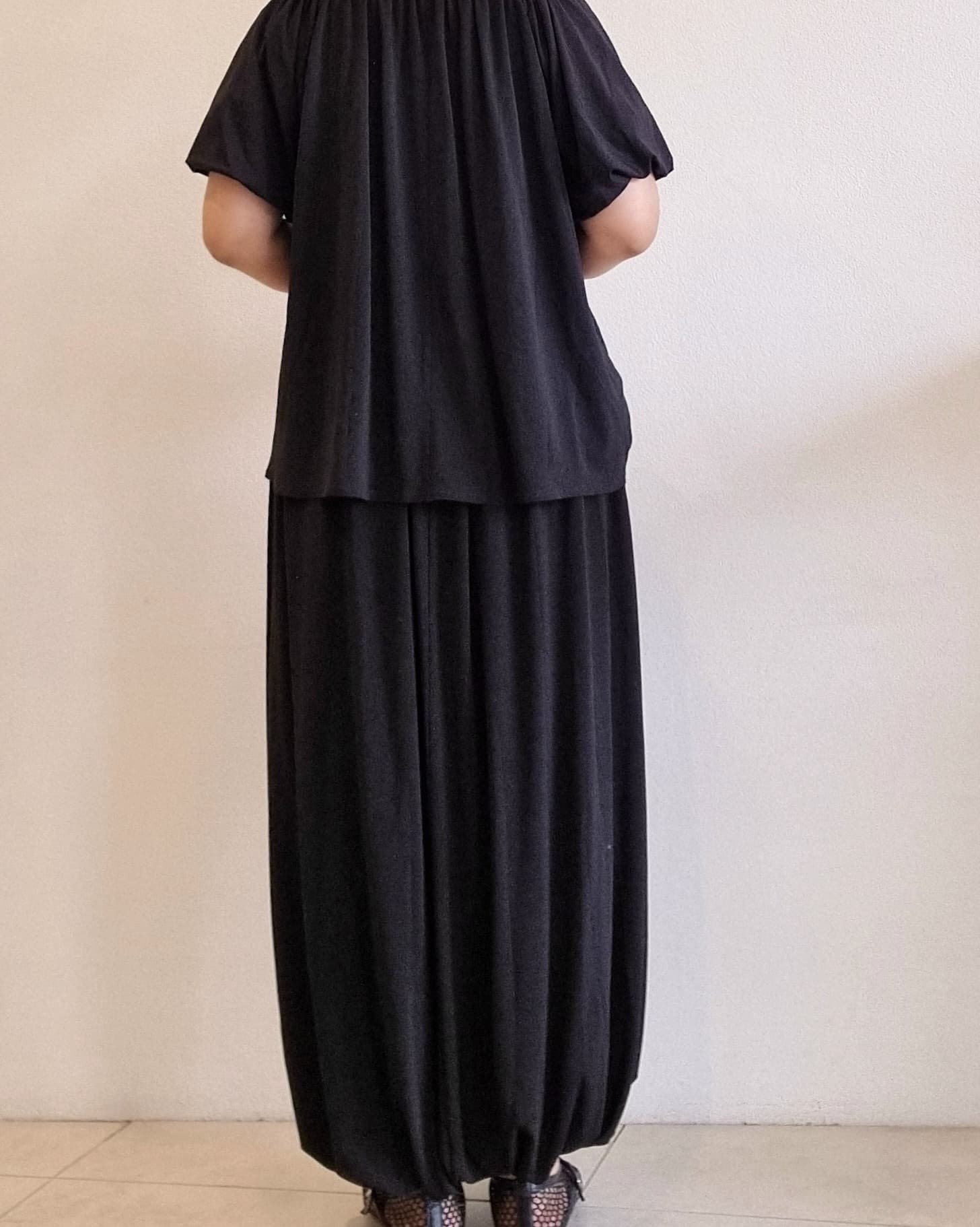 “Back view of the Seren Black Set featuring a relaxed top and balloon-style maxi skirt.”