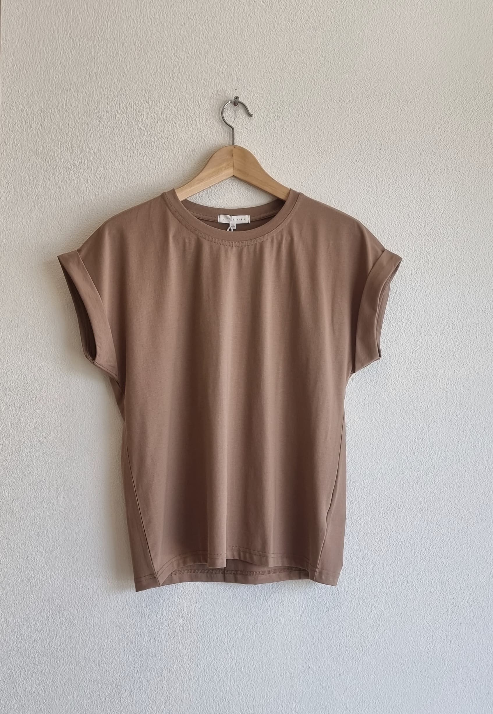 Short sleeve tee flat lay