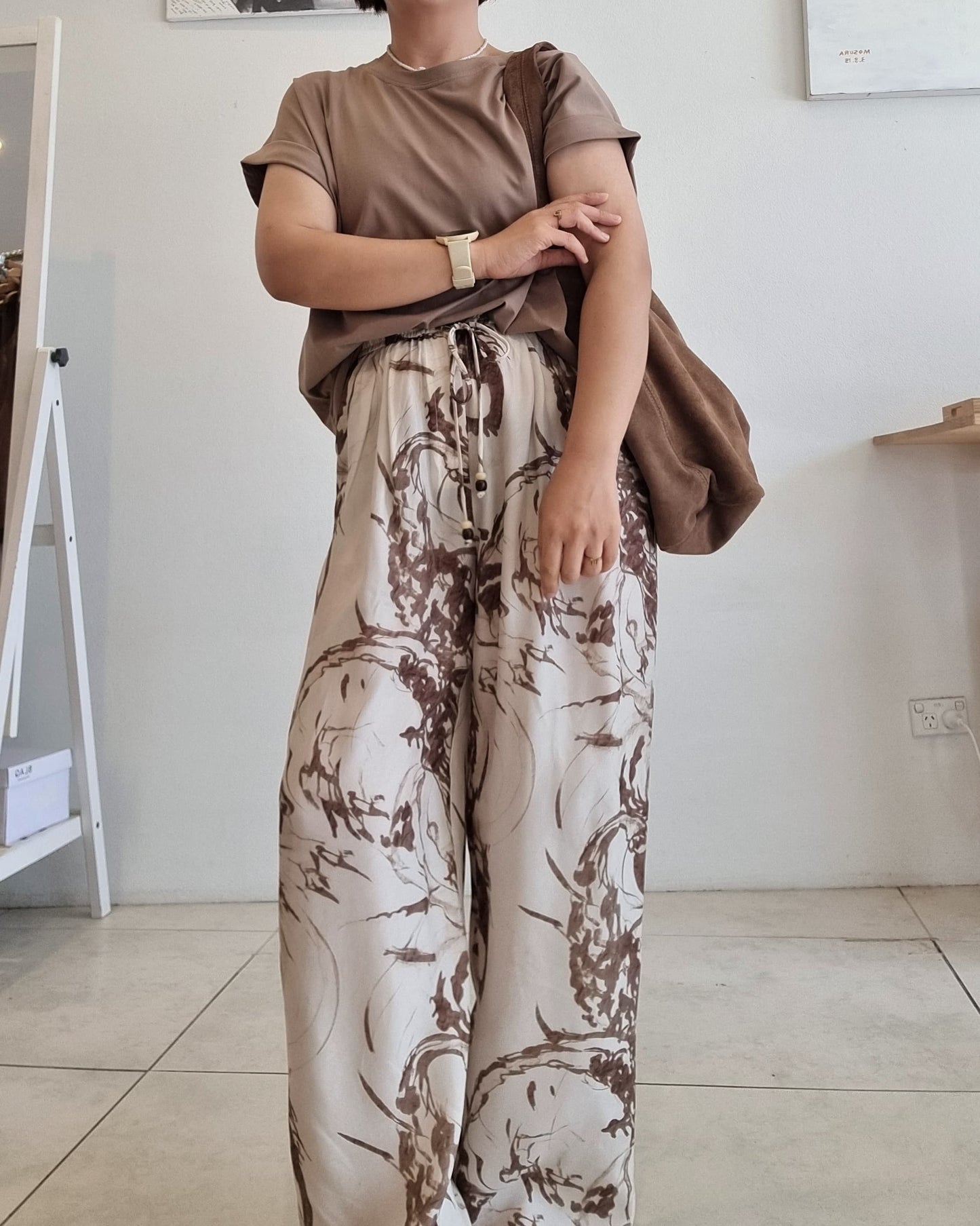 Casual cotton t-shirt styling look