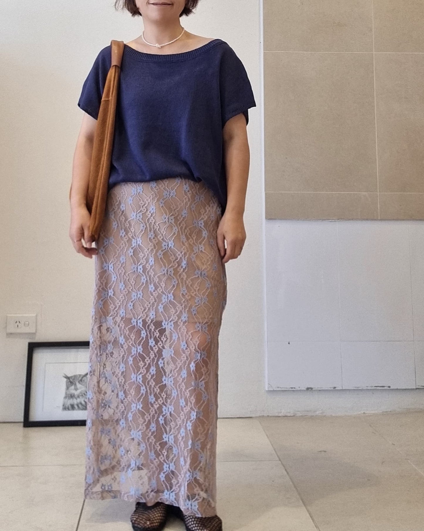 Relaxed navy cotton top paired with a beige lace maxi skirt featuring an elastic waist and soft knee-length lining.
