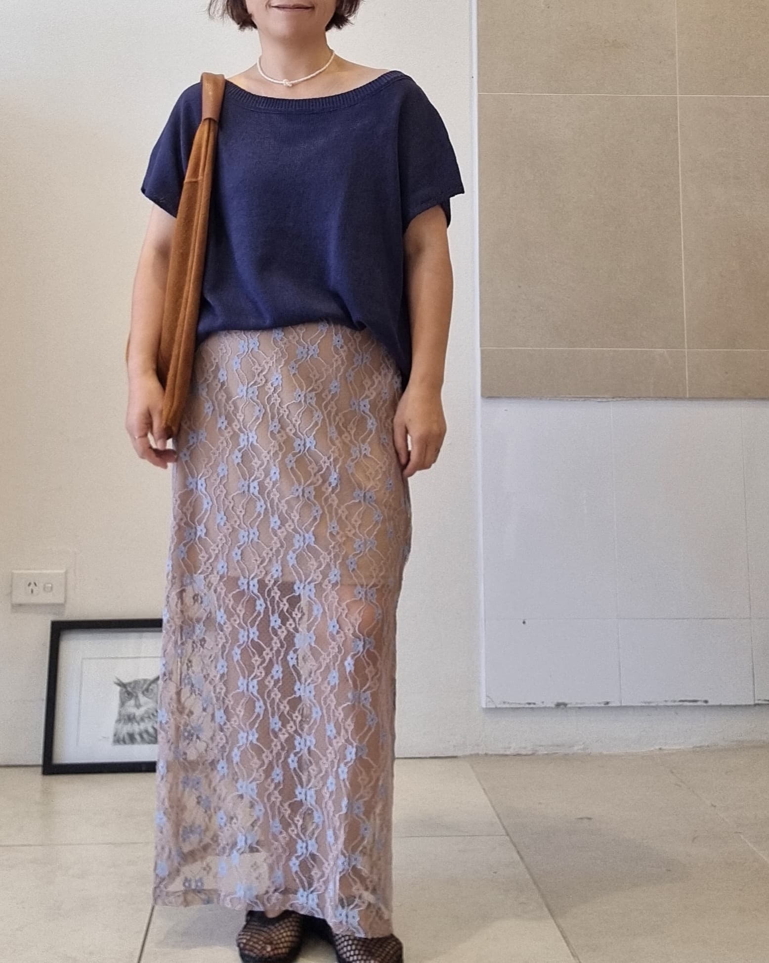 Relaxed navy cotton top paired with a beige lace maxi skirt featuring an elastic waist and soft knee-length lining.
