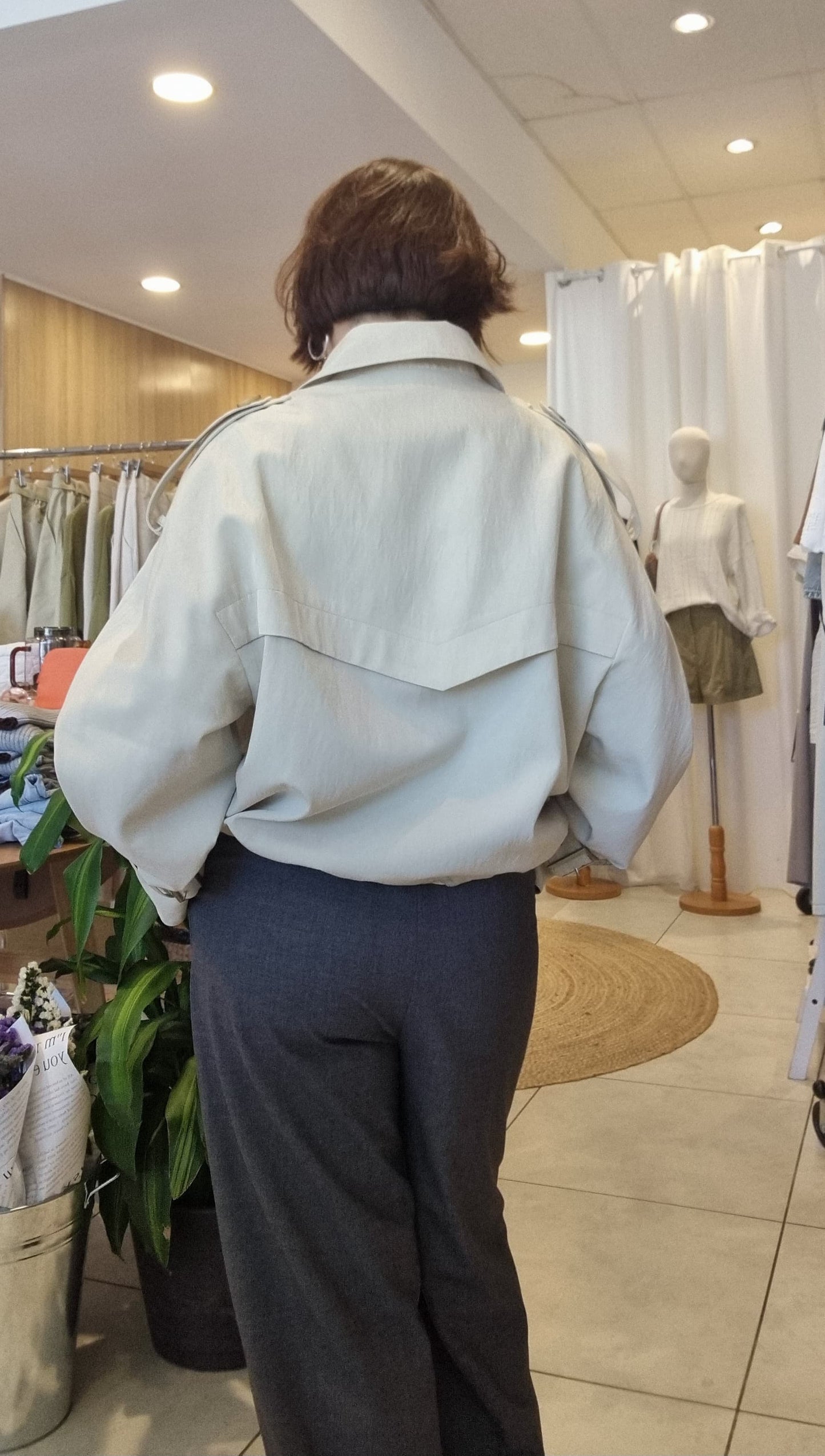Cream short trench coat, back view with lining structure