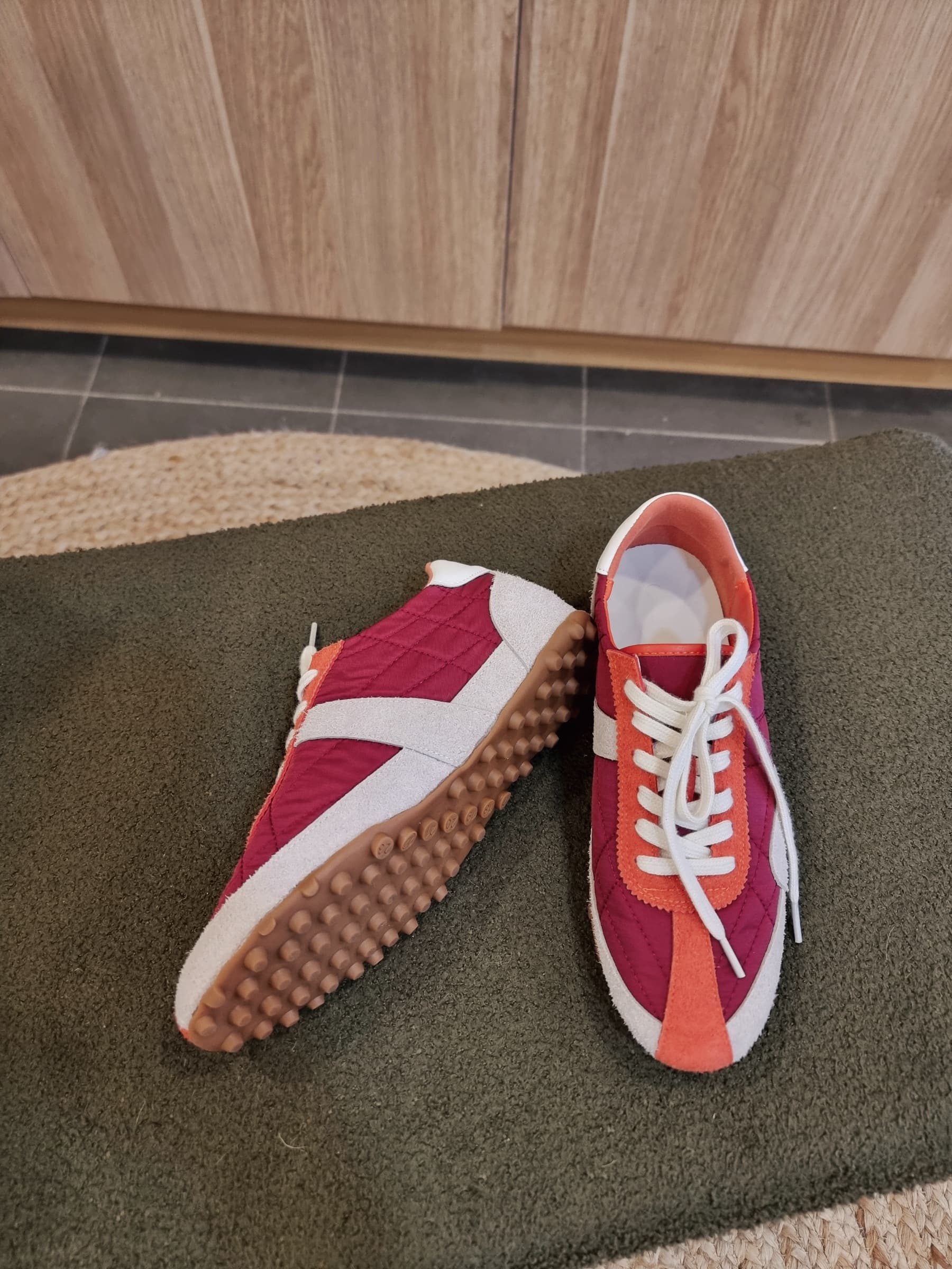Burgundy and orange leather fabric sneakers