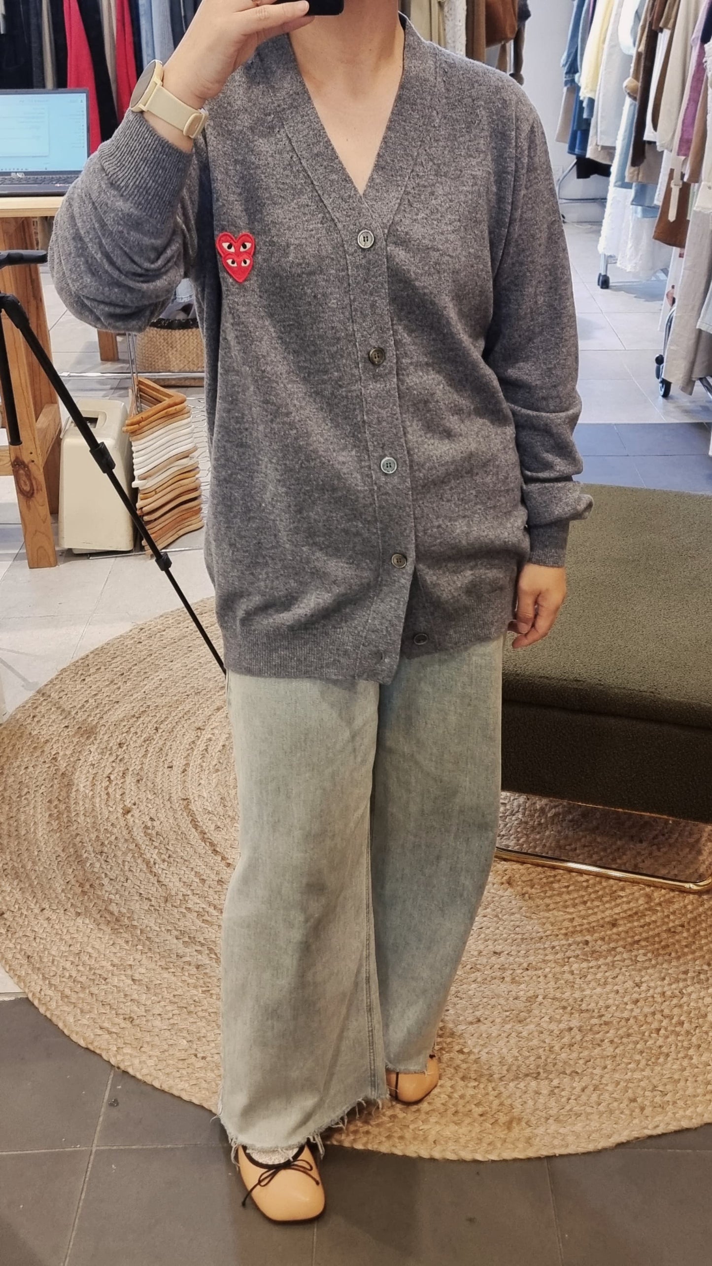 Grey heart patch V-neck cardigan relaxed casual look