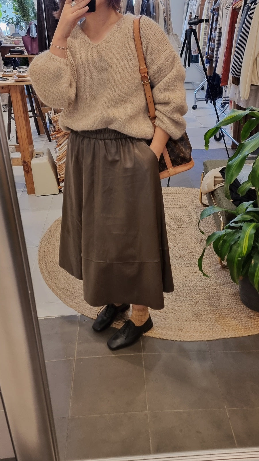 Faux leather midi skirt with elastic waistband and side pockets