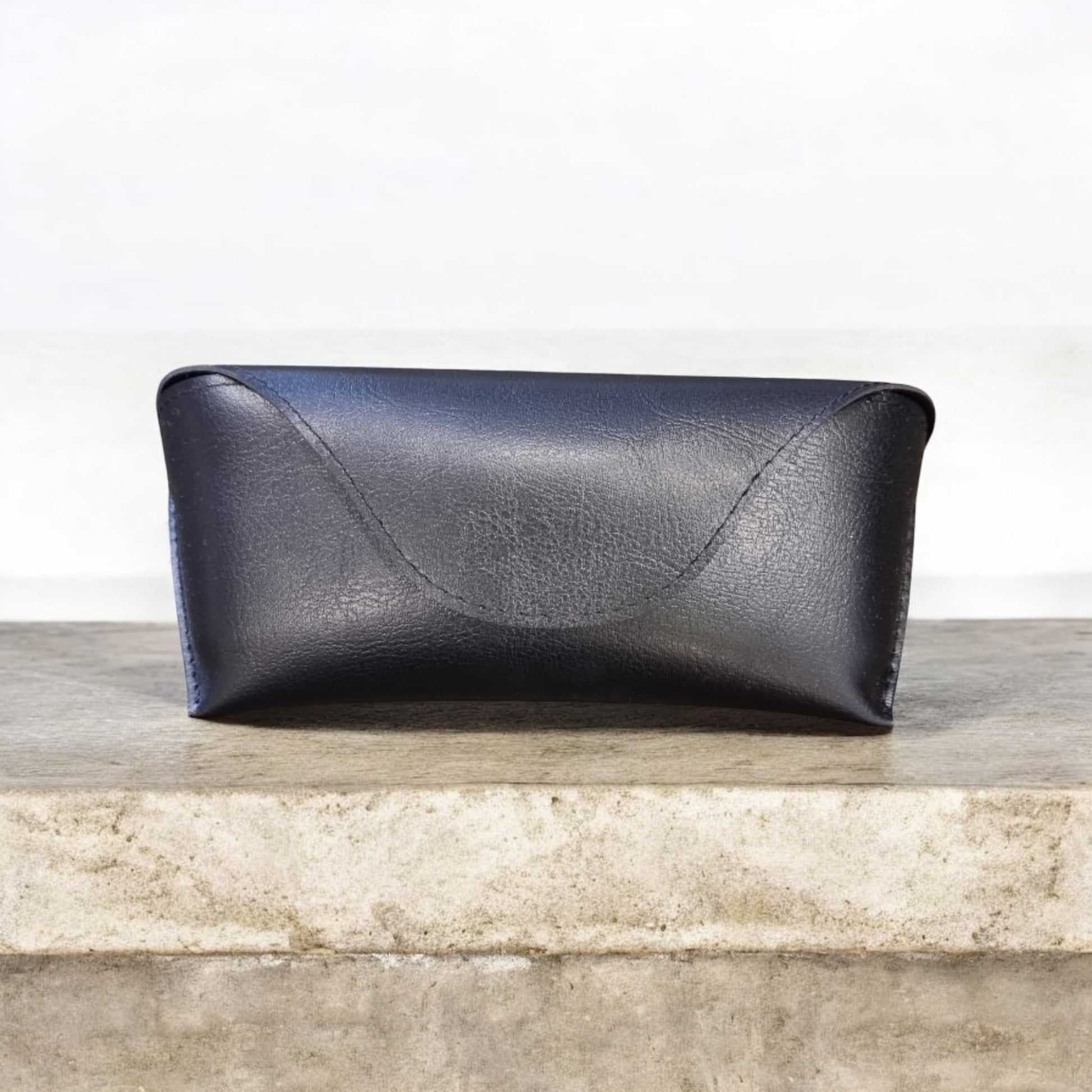 Side view of black sunglasses case showing curved flap – Nova Lux