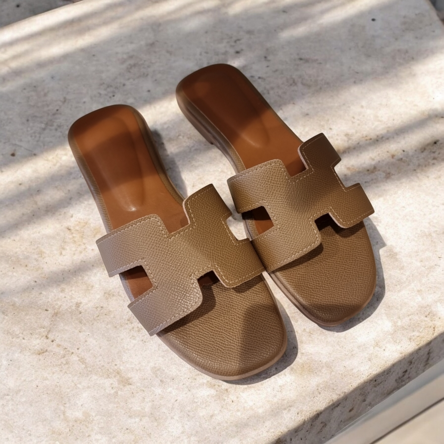 H SLIDE SANDALS