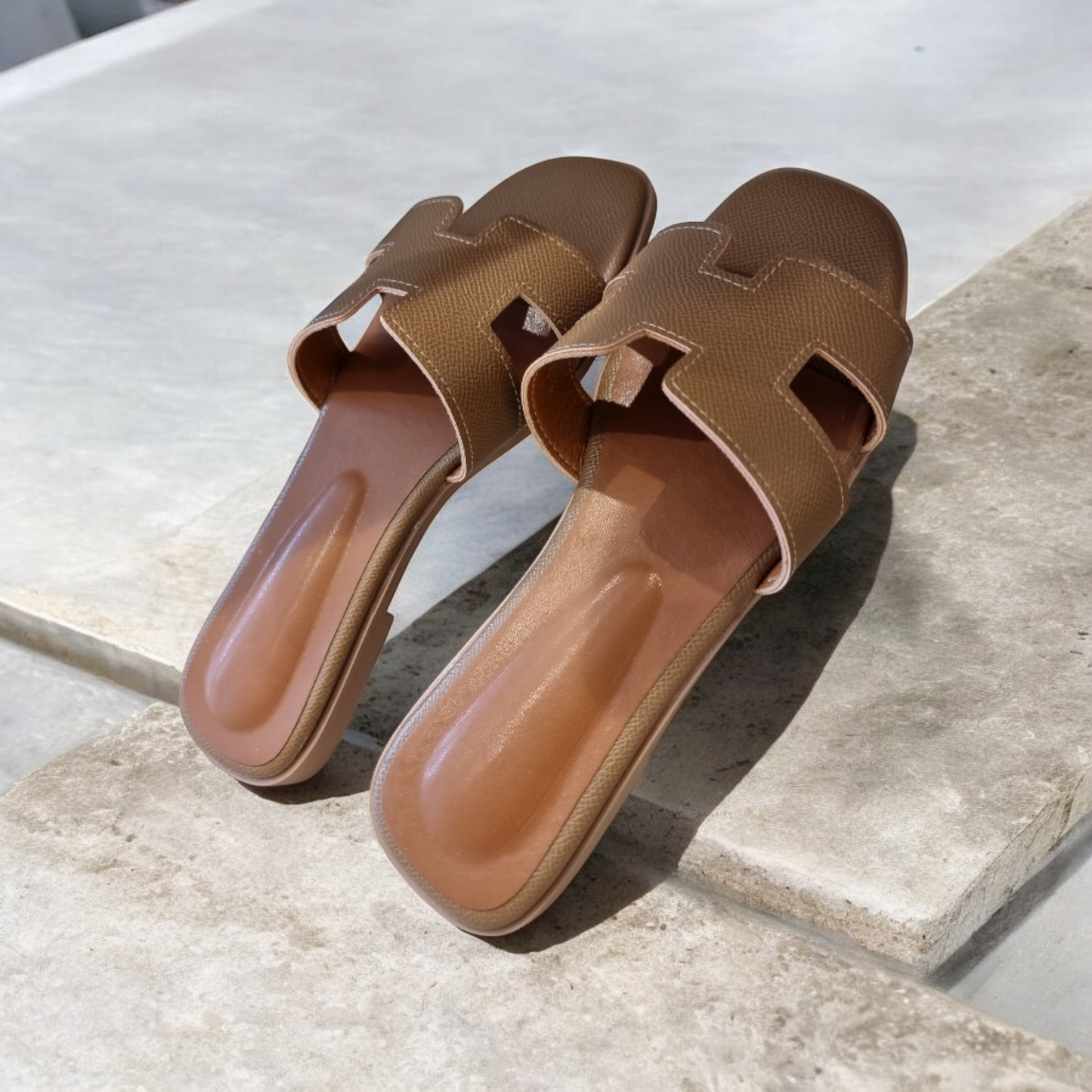 H SLIDE SANDALS