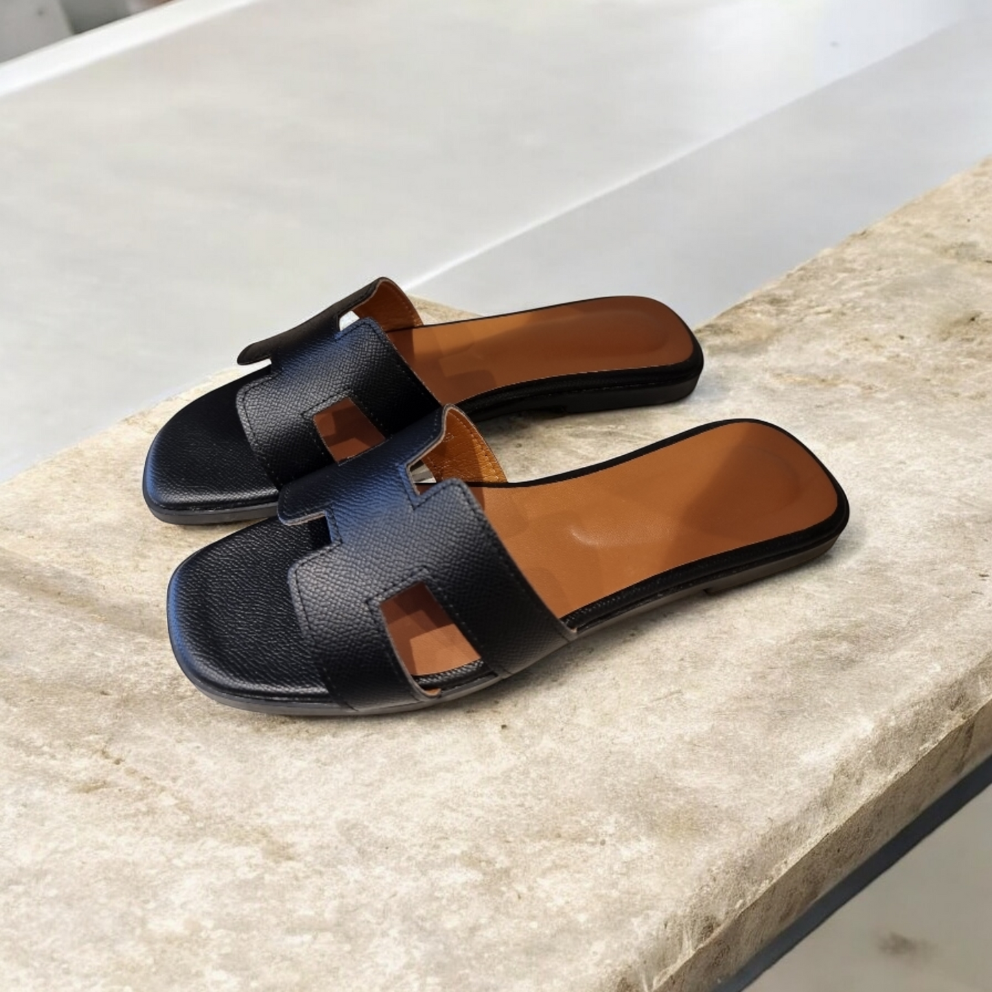 H SLIDE SANDALS