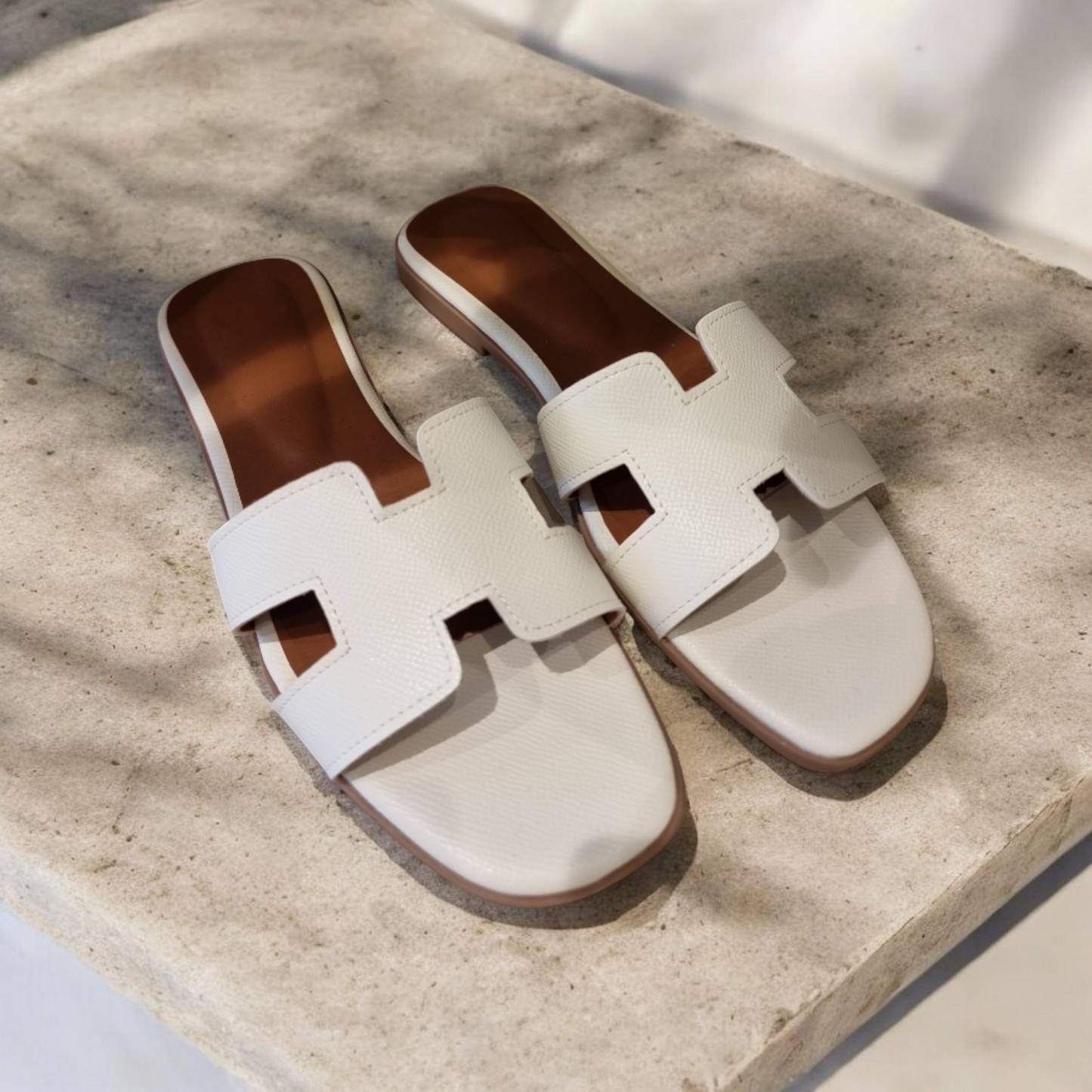 H SLIDE SANDALS