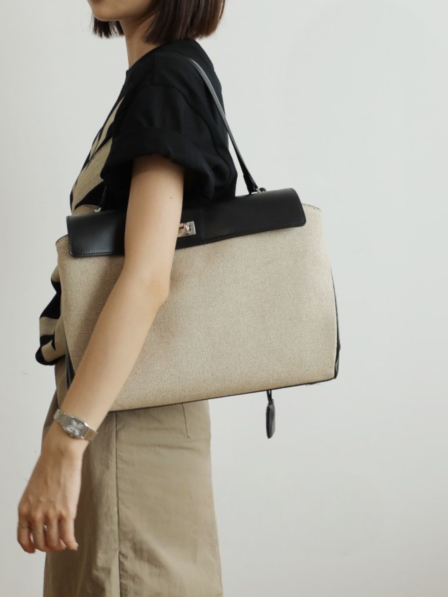 Model wearing canvas shoulder bag – side profile