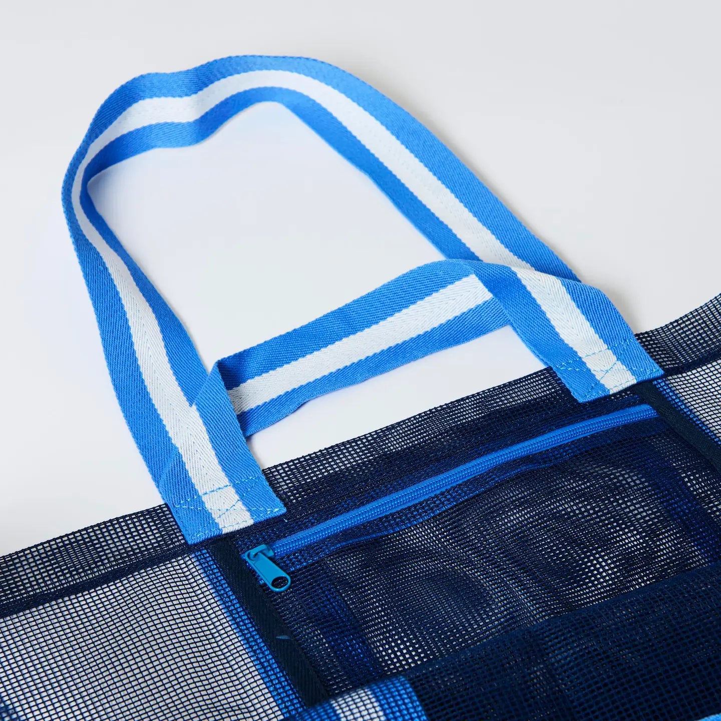 Breathable navy mesh tote with zipper pocket