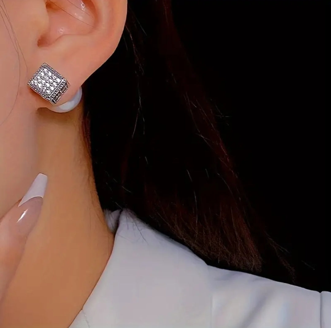 Hooly earing