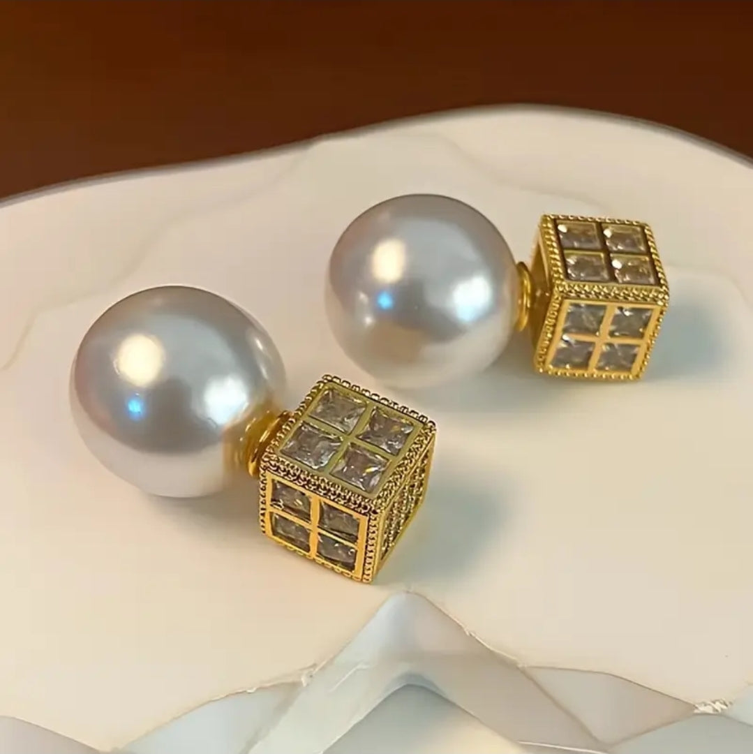 Hooly earing