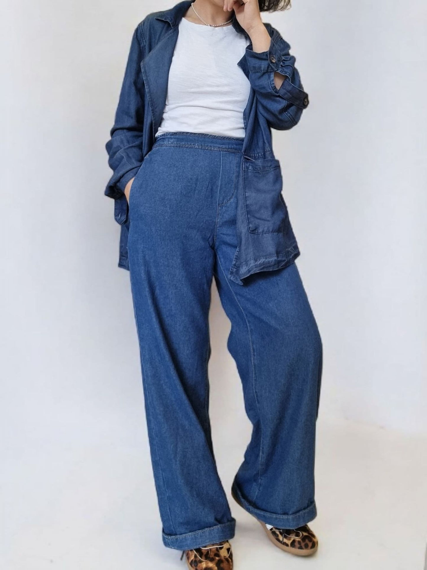 “Model wearing loose-fit blue cotton jacket paired with matching wide-leg pants.”