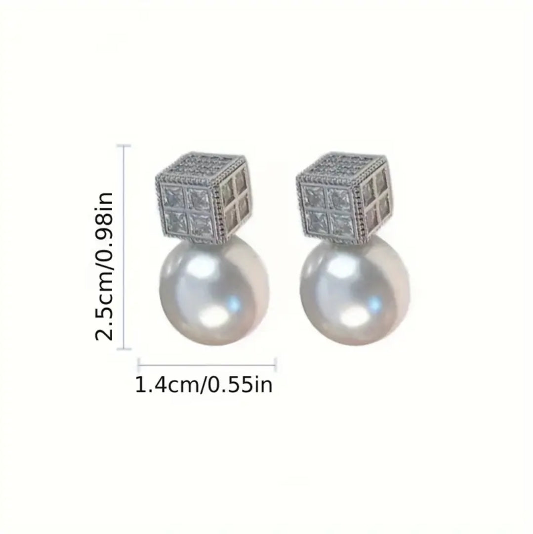 Hooly earing
